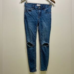 ✨$8 CLEAR-OUT✨ Free People Aritzia Busted Knees Distressed Skinny Denim Jeans